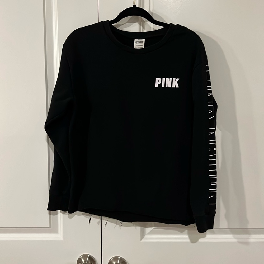 Lightly worn black PINK crewneck size XS